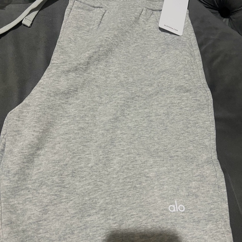 ALO Yoga Men’s Light Heather Grey Joggers